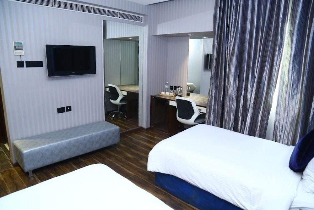 The Spring Hotel Madras Buitenkant foto