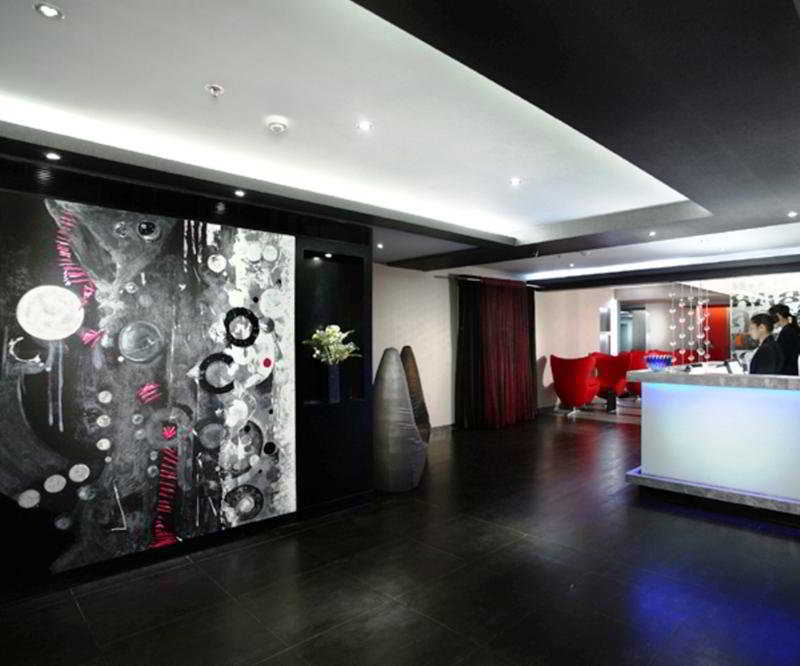 The Spring Hotel Madras Buitenkant foto