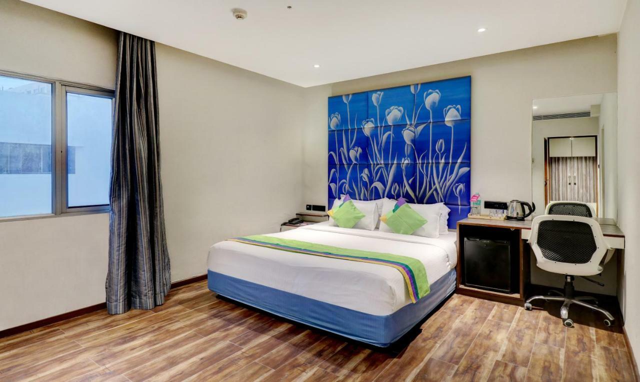 The Spring Hotel Madras Buitenkant foto