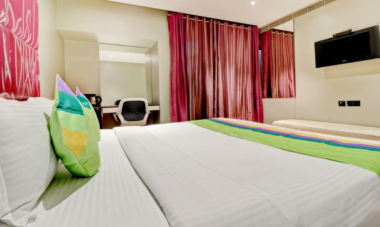 The Spring Hotel Madras Buitenkant foto