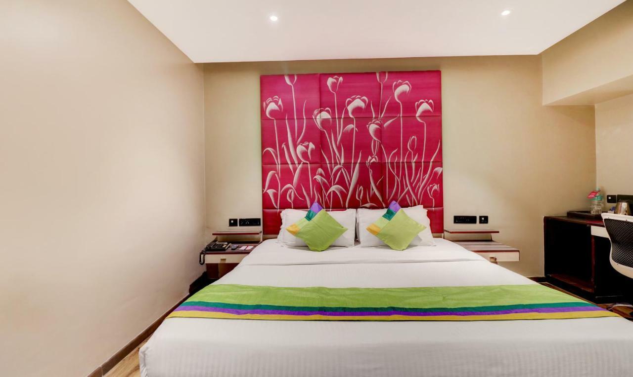 The Spring Hotel Madras Buitenkant foto
