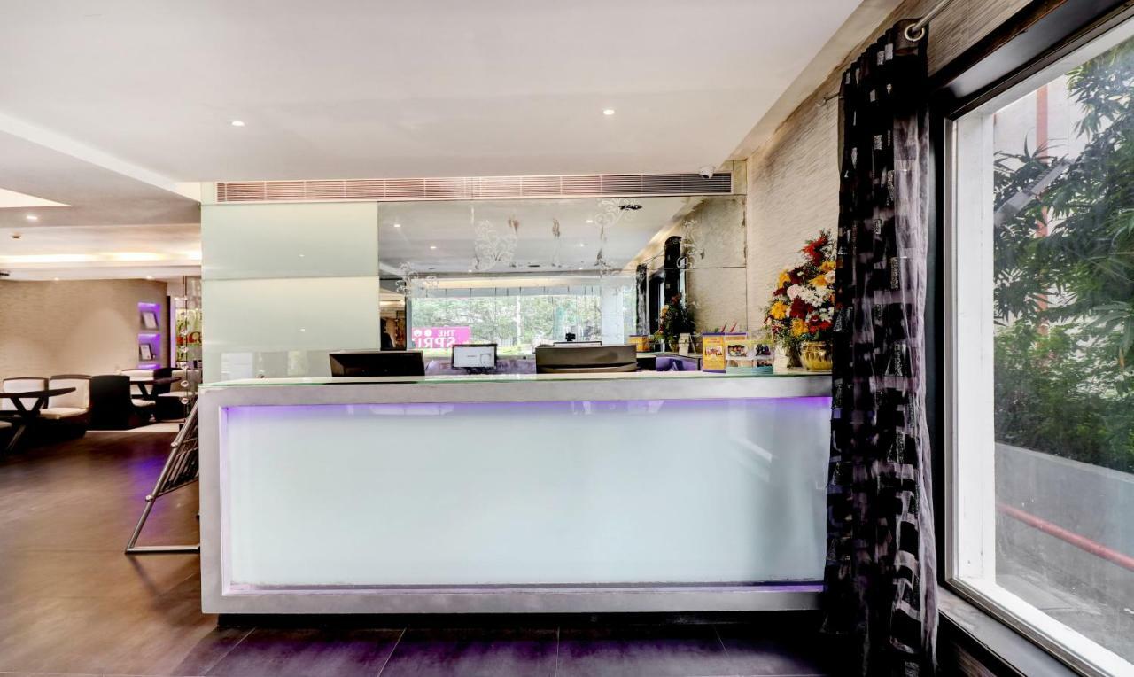 The Spring Hotel Madras Buitenkant foto