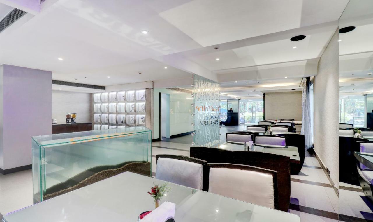 The Spring Hotel Madras Buitenkant foto