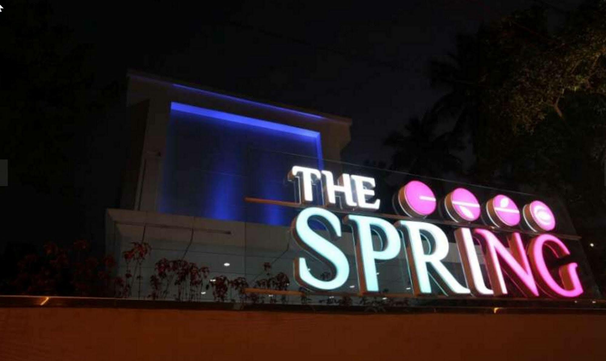 The Spring Hotel Madras Buitenkant foto